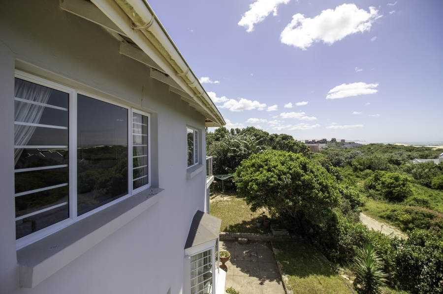 7 Bedroom Property for Sale in West Beach Eastern Cape